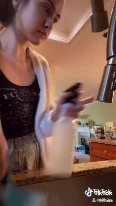 Women Destroys Anti Masker’s “Sneezing Experiment”