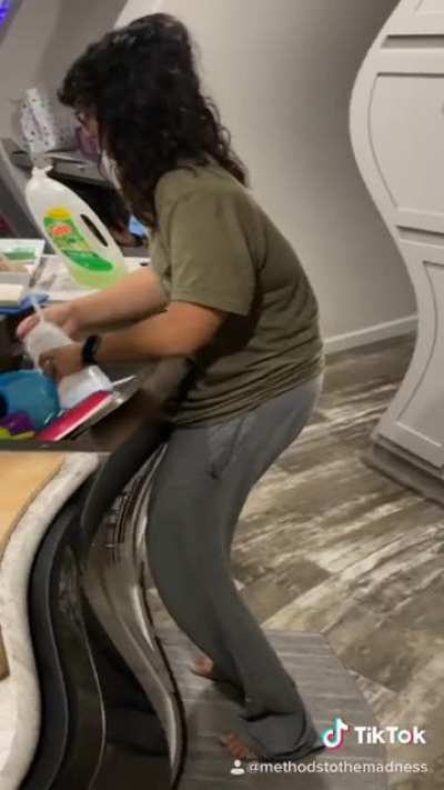 The way she washes those dishes though ?