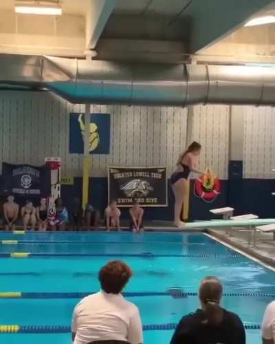 Mind blowing dive ?