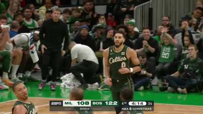 [Highlight] Jayson Tatum hits the tough shot over Connaughton to hit 41 points on Christmas vs the Bucks, his son is not impressed