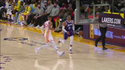 [Highlight] Vogel challenges this out of bounds play
