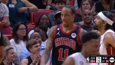 [Highlight] DeRozan hits three and-1s to help push the Bulls lead