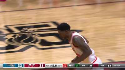 [Highlight] 42-year old Haslem throws down an alley-oop and has 13 points in the 1st