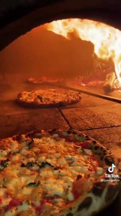 How real pizza is made