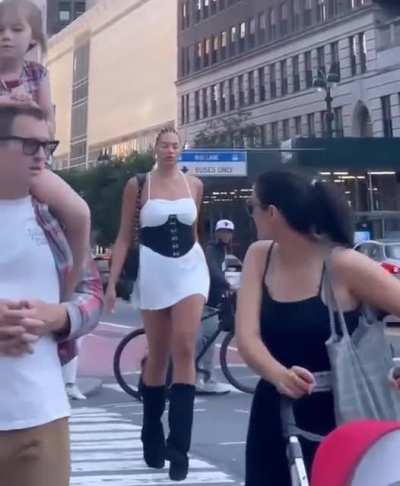 7 ft Amazon woman