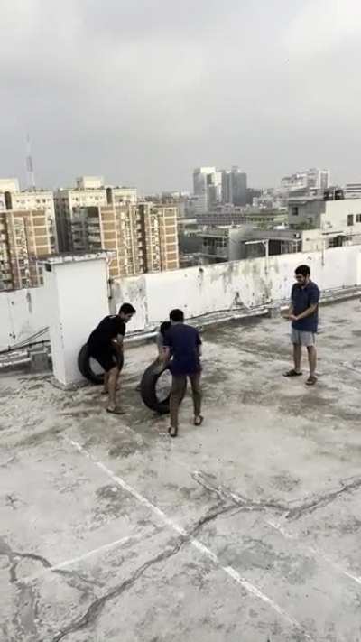 Day 7 with no F1: Started doing pitstops on the roof