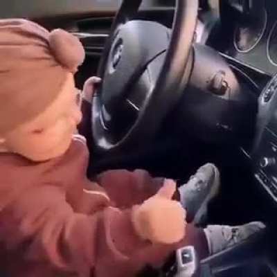Baby in Action ! Crazy music ?