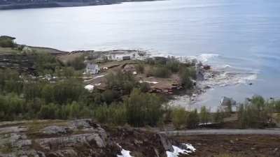 ? Huge Mudslide In Norway Dragging Houses Into The Sea