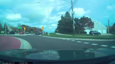 [oc] Double whammy of people not understanding yield signs