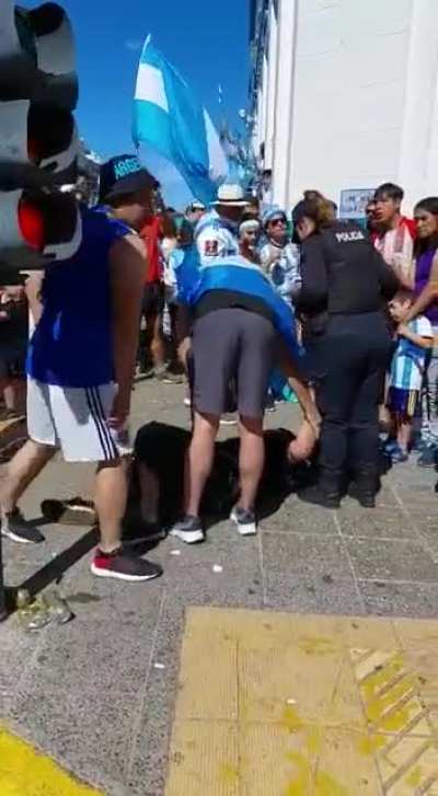 WCGW trying to climb a traffic lights pole
