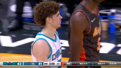 [Highlight] LaMelo Ball attempts a self-oop!