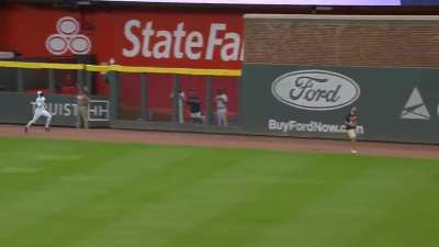 [Highlight] Braves fan trips and falls near the finish line in the Beat the Freeze race