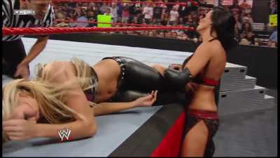 What Separates a Dangerous Landing From a Safe One in Pro Wrestling ?
