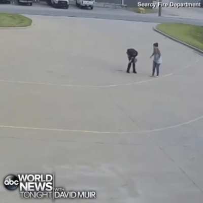 Firefighter's quick reaction to save this woman's child