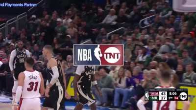 [Highlight] Bobby Portis can draw charges too