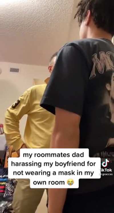 college roommates dad being racist to students boyfriend because he isn’t wearing a mask inside