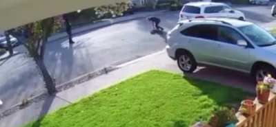 WCGW robbing someone twice your size
