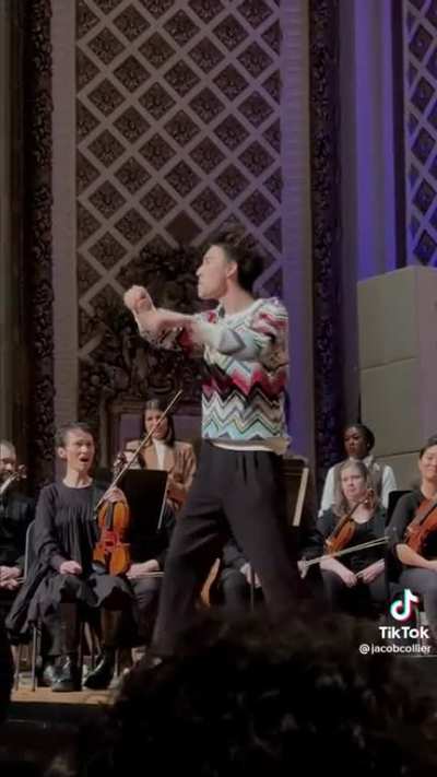 Turning the audience into a choir