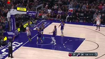 [Highlight] Caruso soars like a bald eagle, and tips a loose ball to LaVine which results in a shooting foul.