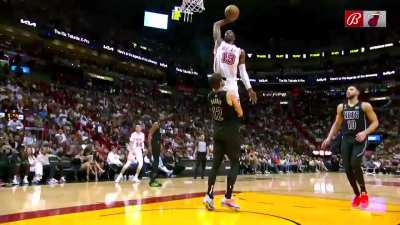 [Highlight] Bam dunks all over Joe Harris