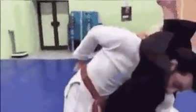 How to scape from an armlock