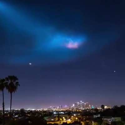 SpaceX falcon 9 leaving Earth's atmosphere and created a "Twilight Phenomenon".