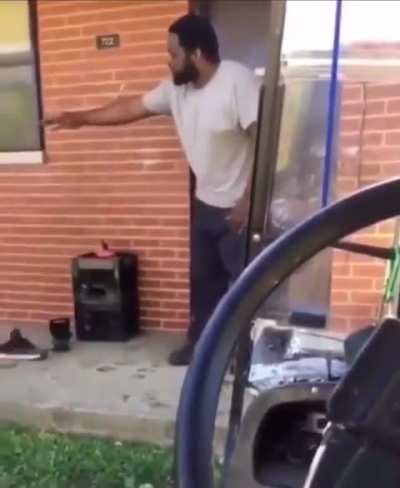 “Newton’s third law of motion” in action ?