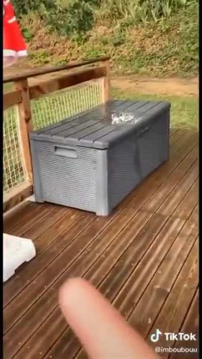 Not the expected "hanging cabin"