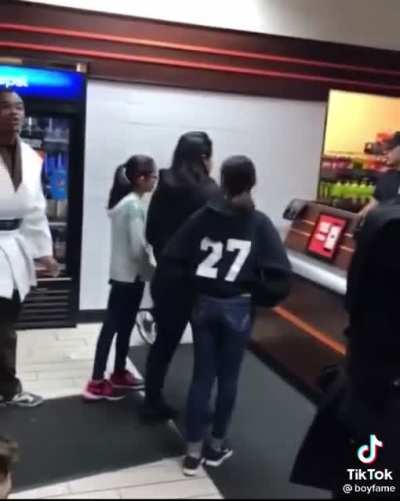 Fast food works don’t get paid enough
