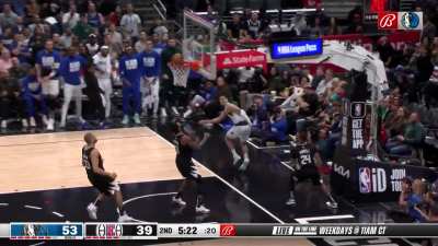[Highlight] Josh Green slams his foot on the gas pedal for the fast break layup