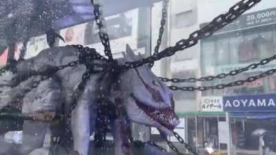 On the streets of Tokyo, they noticed a transport with a monster in a transparent cage. As it turned out, this is an advertisement for the film "The Tomorrow War"