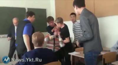 Wearing earphones in class until teacher removes it + initiating a brawl against teacher = ?‍♂️