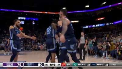 [Highlight] Ja with the no look pass in transition