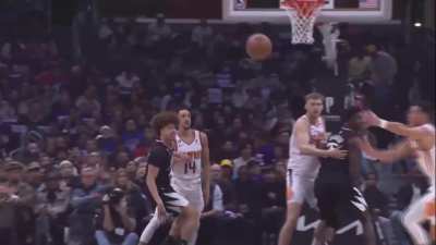 [Highlight] Devin Booker gets a reverse jam in transition