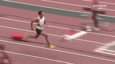 Belgian decathlete suffers a leg injury but decides to give it another try but soon comes to regret it as he realises he cannot just shake it off and continue.