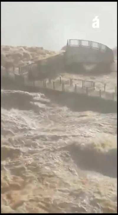 ? Argentina: SHOCKING RISE IN THE IGUAZÚ FALLS ? The National Park, which was closed, will reopen today, but the Devil's Throat circuit will remain closed