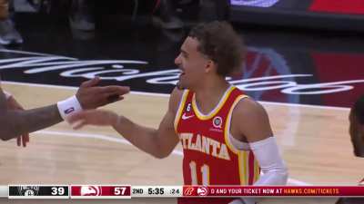 [Highlight] Trae Young fakes to the corner then finds Collins for the Oop and 1.