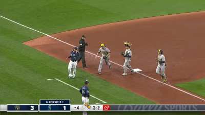 [Highlight] Corbin Burnes catches Eugenio Suarez napping on the base paths to end the inning