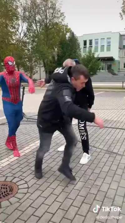Joker bad, Spiderman good