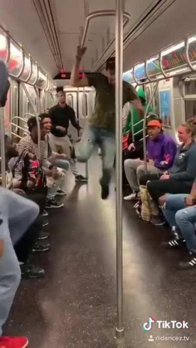 Imagine every subway ride was like this ?