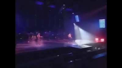 The live concert song is supposed to end but doesn’t lmao