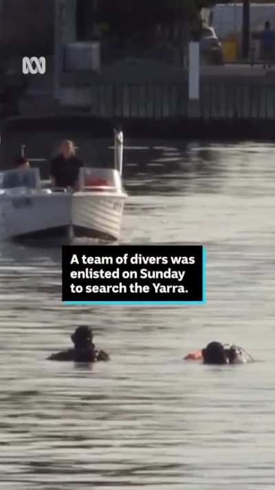 350 drones lose signal and "land" on a river in Melbourne Australia (July 16 2023)
