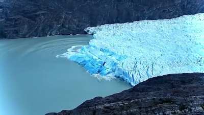 Tiny glacier piece detached…