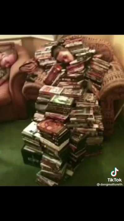 Couch pillows just be hittin different