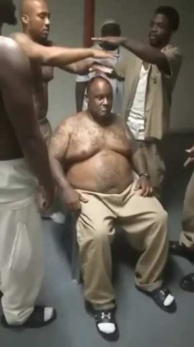 Inmates perform magic in prison