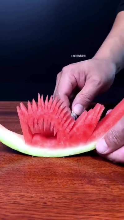 Amazing Artist Creates Art From Fruits and Vegetables ?