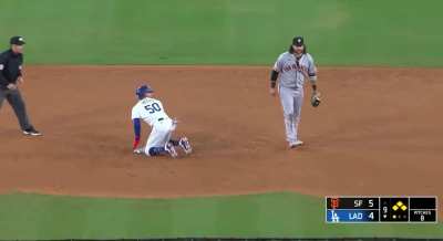 [Highlight] Freddie Freemans bloop single ties it at 5 in the bottom of the 9th.