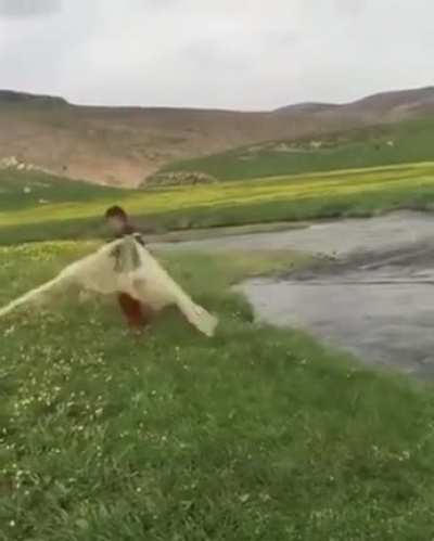 To lay a fish net