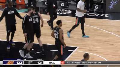 [Highlight] Craig blocks the game-winning attempt from Vassell