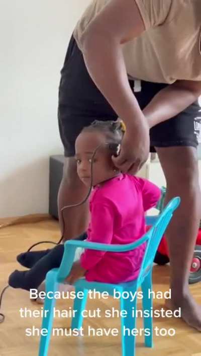 Dad fakes cutting Daughter's hair so she feels included